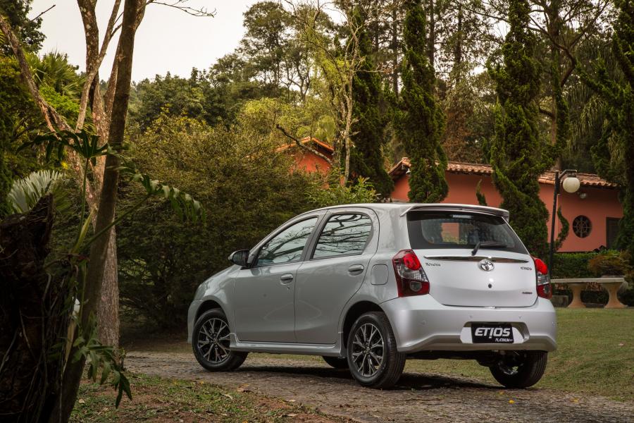 Toyota Etios Platinum Hatchback 2016 года  (LA) (фото 3 из 10)